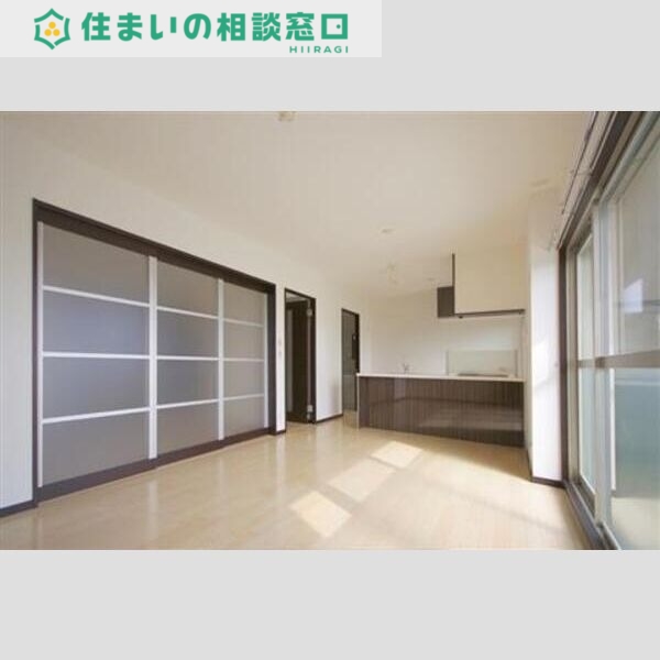 名鉄名古屋本線 男川駅 徒歩20分 5階建 築13年の居間写真