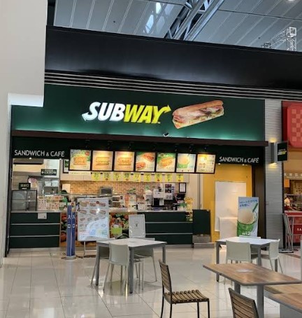 飲食店　サブウェイ エアポートウォーク名古屋店（飲食店）まで388m