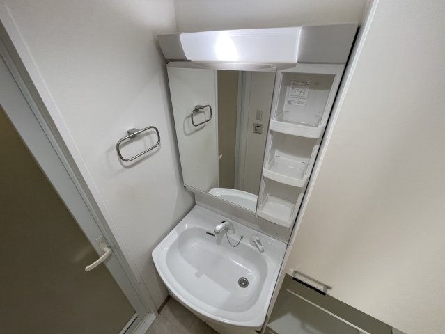 洗面設備　同物件別タイプのお写真です。