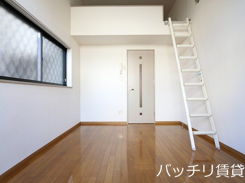 居室・リビング　同型タイプの為、現状を優先致します。