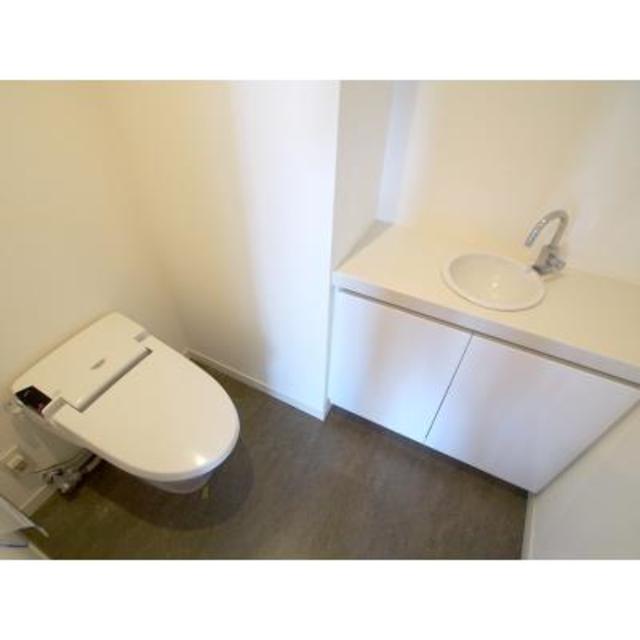 トイレ　※写真は同タイプ住戸です。