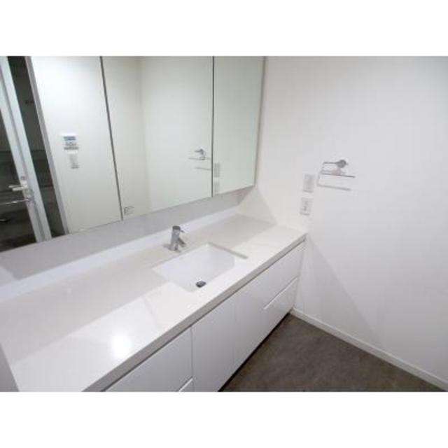 洗面設備　※写真は同タイプ住戸です。