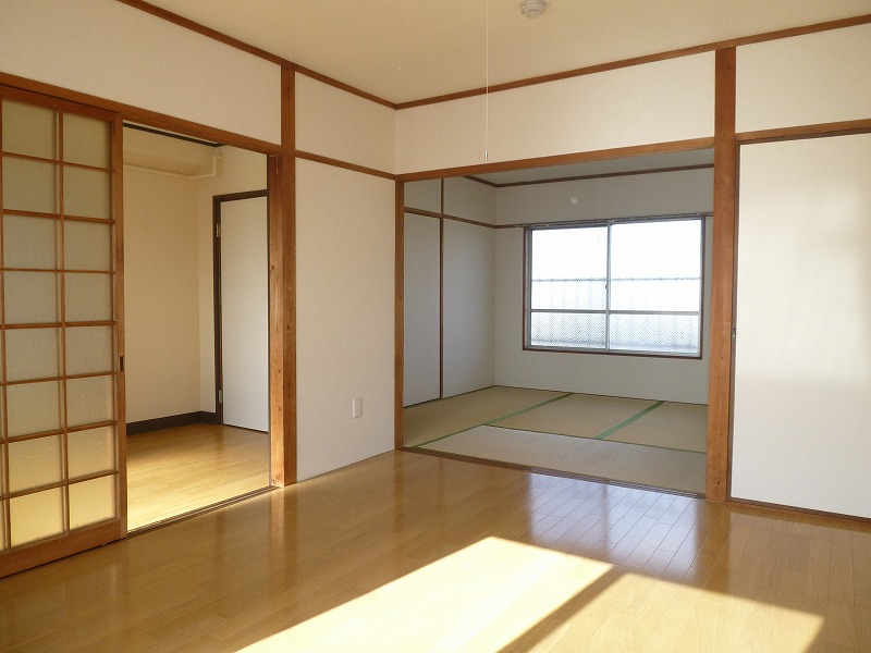 一本木マンションの居間写真