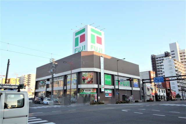 スーパー　フジ本町店（スーパー）まで481m