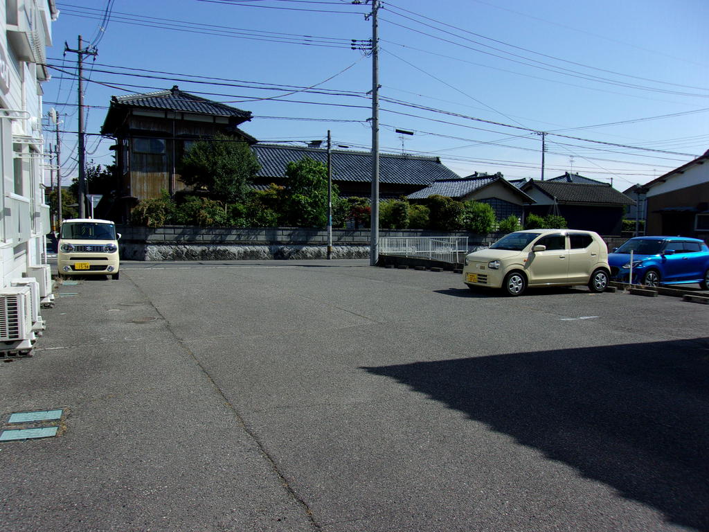 【アクセスIIの駐車場】