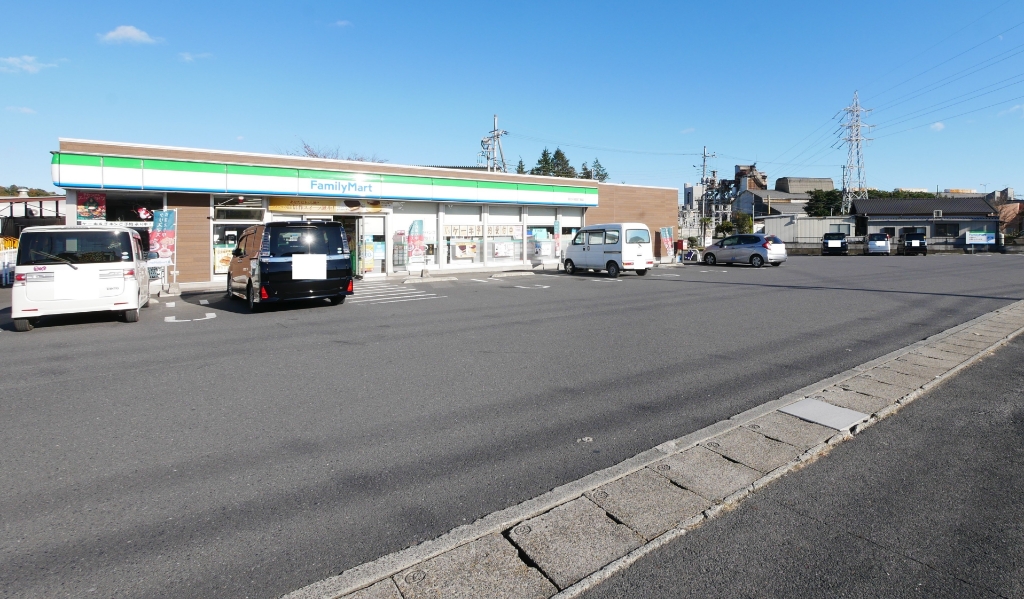 コンビニ　ファミリーマート 日立川尻四丁目店（コンビニ）まで878m