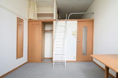 居室・リビング　1階はフローリング仕様です。現況優先。