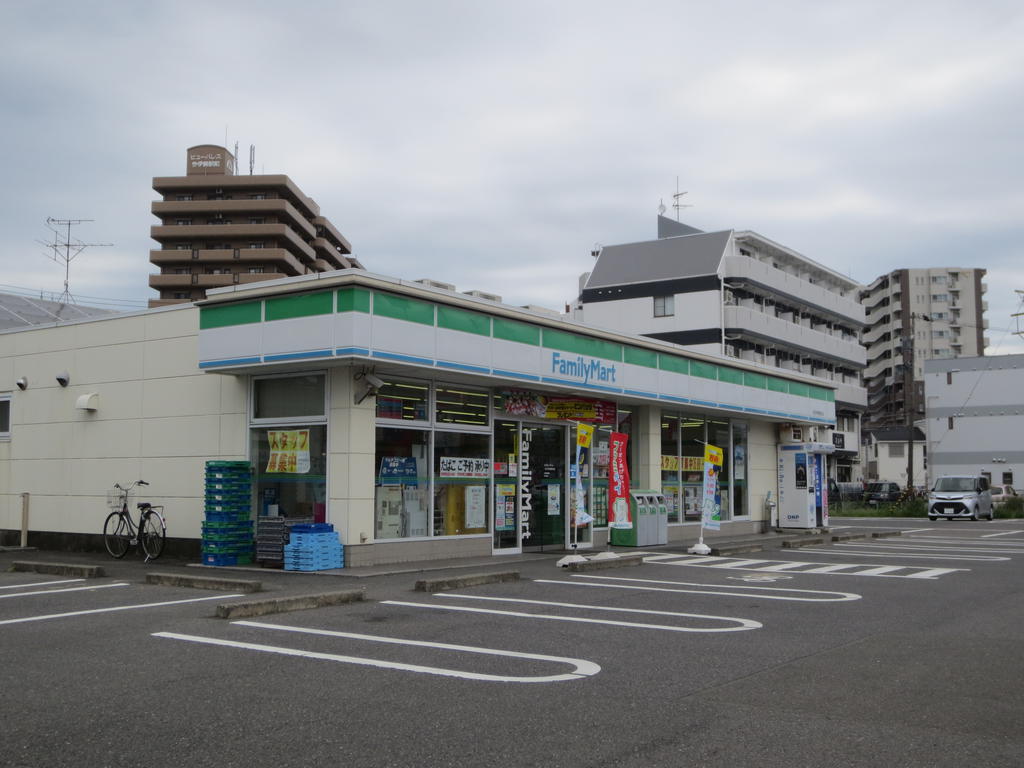 コンビニ　ファミリーマート一宮今伊勢駅前店（コンビニ）まで654m