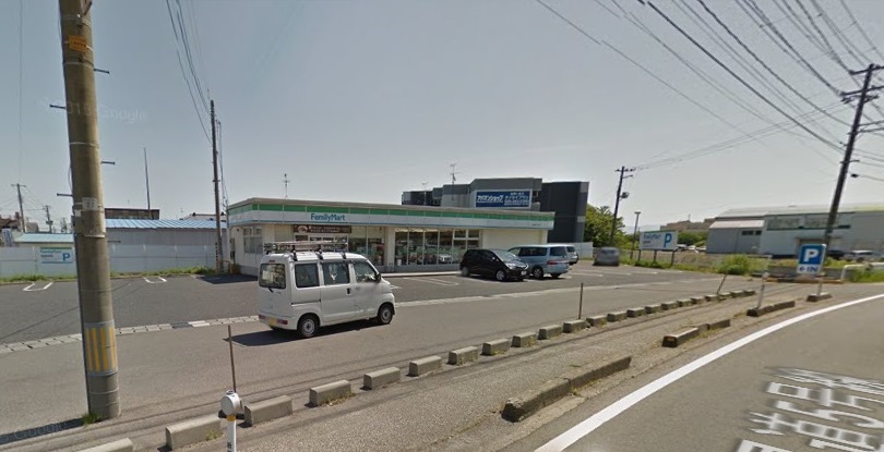 コンビニ　ファミリーマート新潟東明八丁目店（コンビニ）まで395m