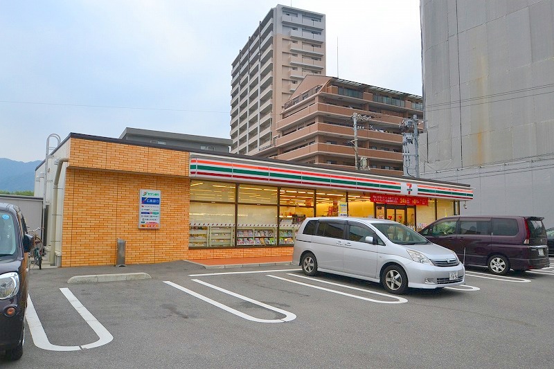 コンビニ　セブンイレブン広島皆賀3丁目店（コンビニ）まで285m