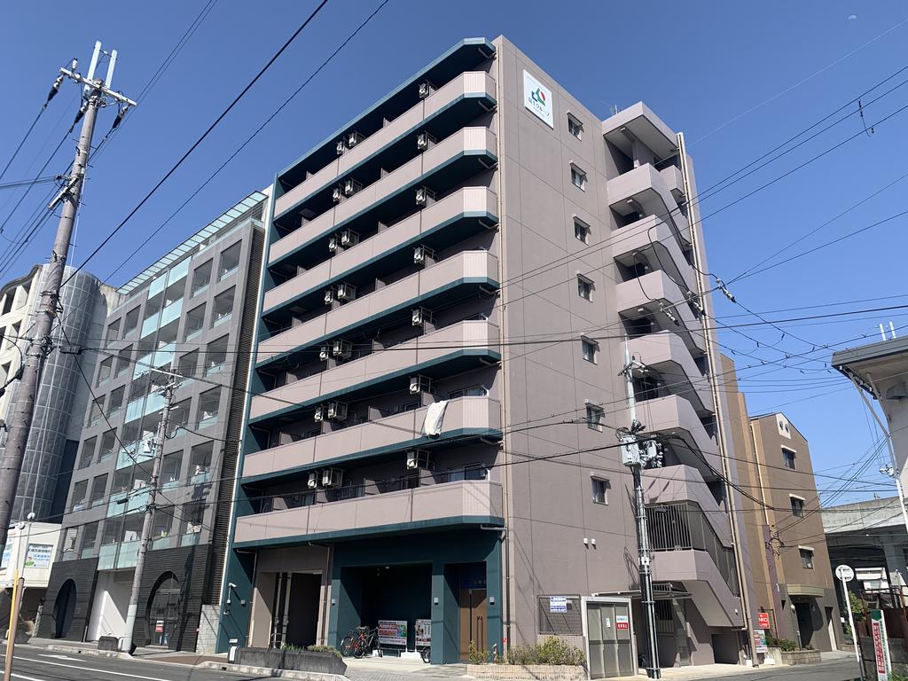 奈良市三条本町のマンションの建物外観