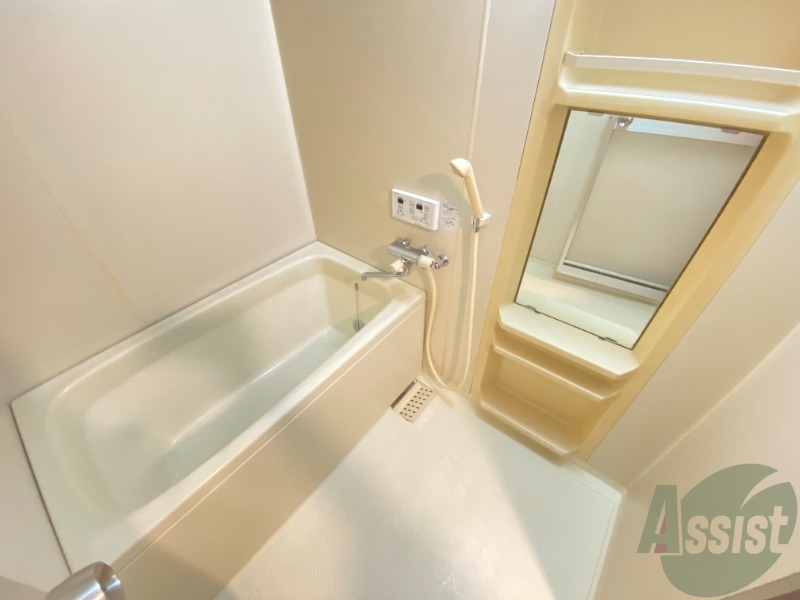 バス・シャワールーム　コチラで日々の疲れを癒し、リラックスしてください