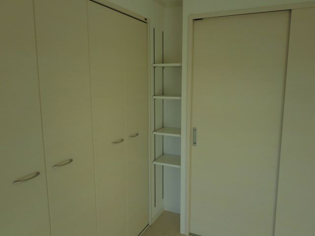 セキュリティ　縦長の棚あります！