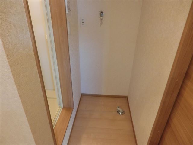 その他　洗濯機も中置です