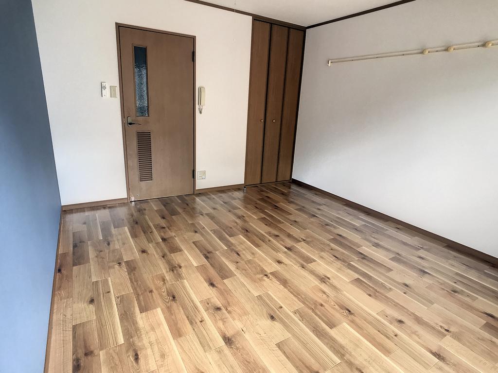 居室・リビング　壁紙・床の色は異なる可能性があります。