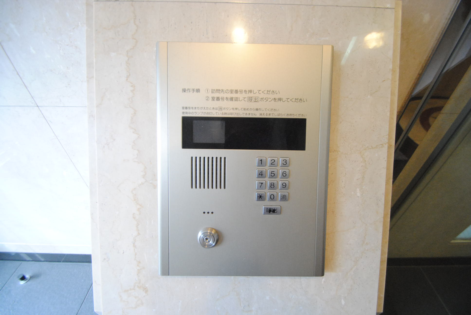 セキュリティ　オートロックのエントランス