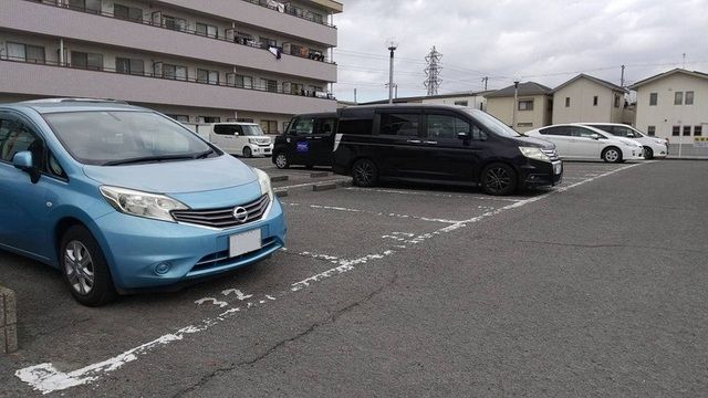 【エスポワール紀ノ川の駐車場】