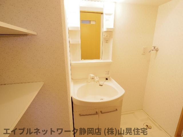 洗面設備　使いやすい洗面所です
