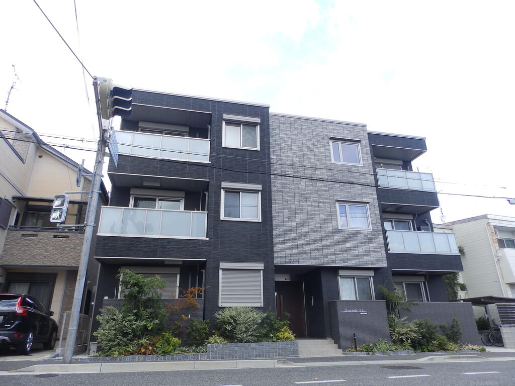 建物外観　２０２１年３月完成