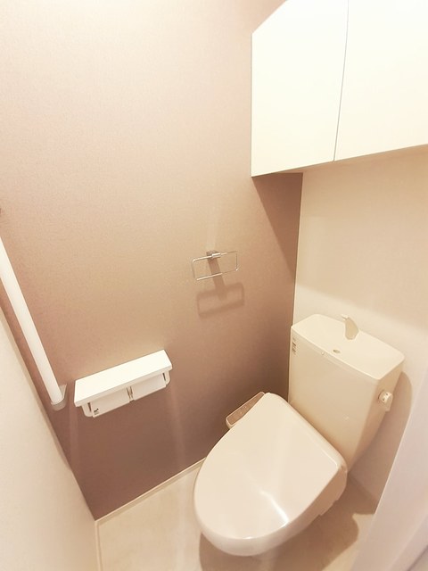 トイレ　温水洗浄便座です