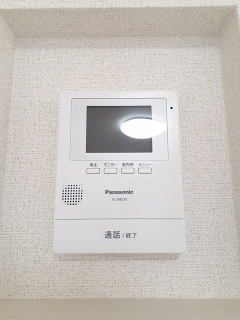 セキュリティ　TVインターホン付きで来客を確認できます