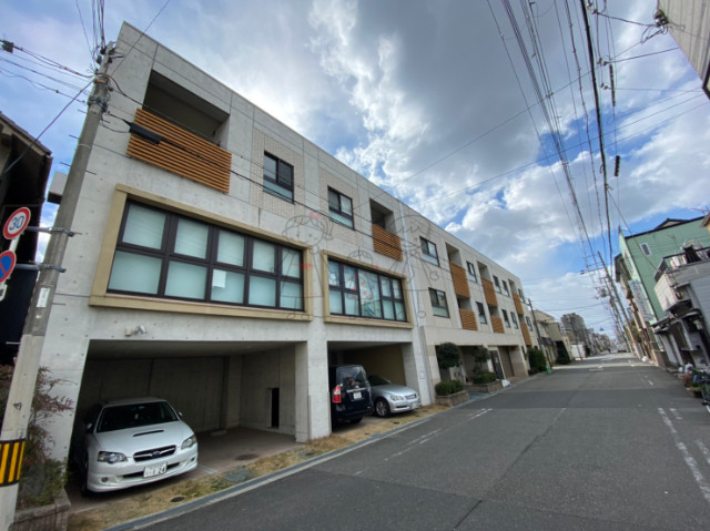 大阪市住吉区万代のマンションの建物外観