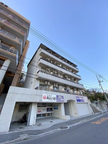 広島市西区井口のマンションの建物外観