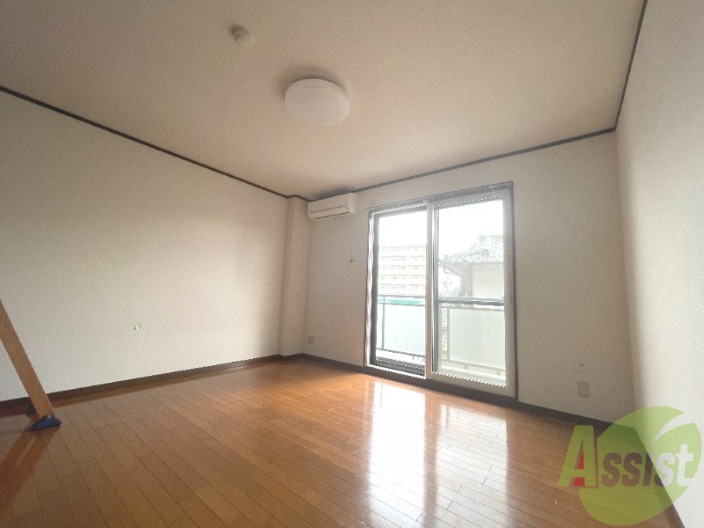 居室・リビング　８帖のお部屋です。明るいお部屋で気持ちが良いですね。