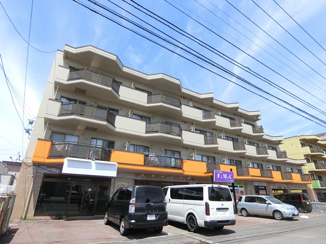 札幌市厚別区大谷地西のマンションの建物外観