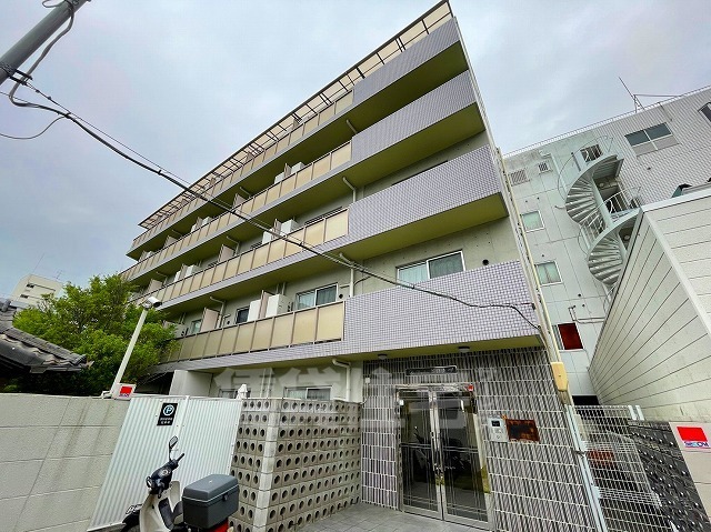 大阪市天王寺区茶臼山町のマンションの建物外観
