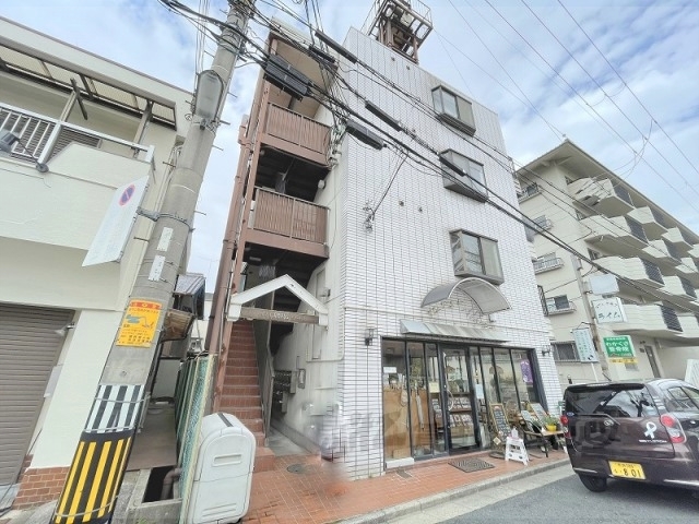 奈良市北袋町のマンションの建物外観