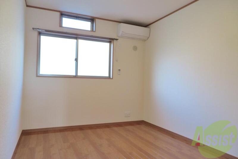 その他部屋・スペース　寝室にも窓がついてるから太陽の光で朝スッキリですね。