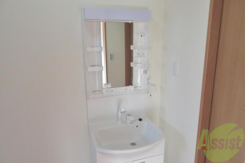 洗面設備　新しい洗面台で、毎日テンション上がりますね。