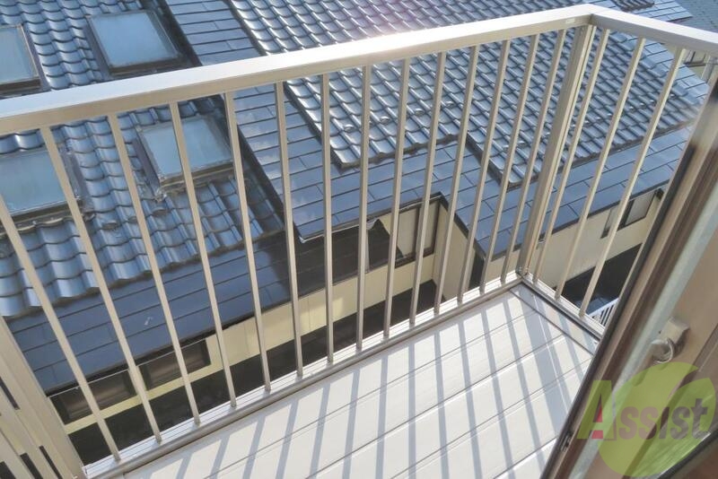 バルコニー　お天気のいい日はお布団も干せますね。