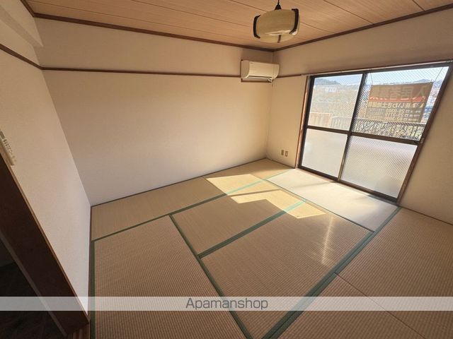 新川マンションの居間写真