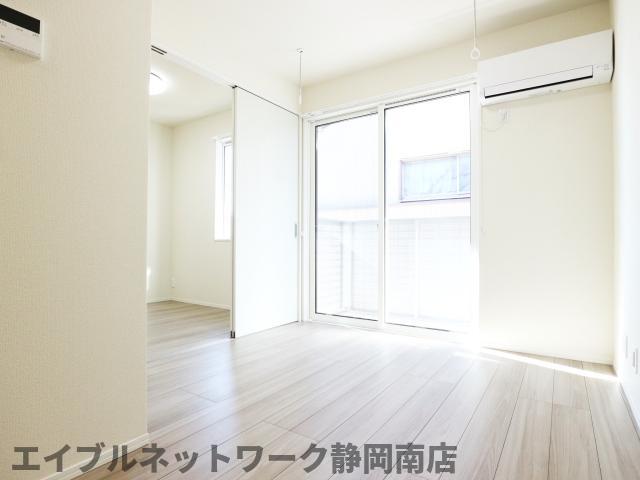 Re’ussir新川の居間写真