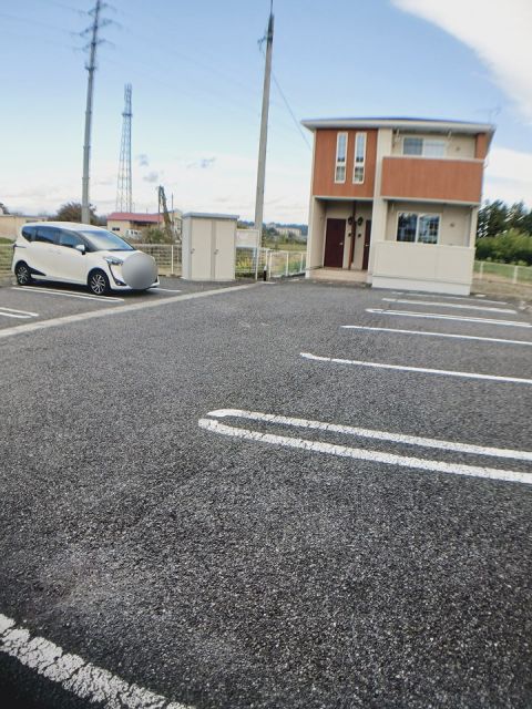 【栗原市志波姫堀口のアパートの駐車場】