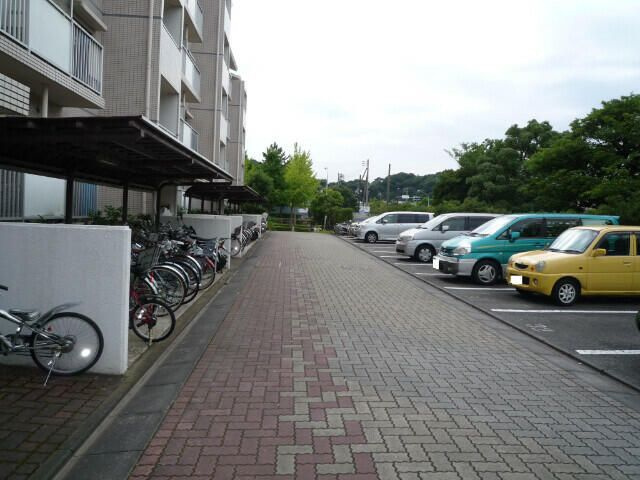 【横浜市金沢区柴町のマンションの駐車場】