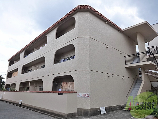 【ハイツ上野台A棟の建物外観】