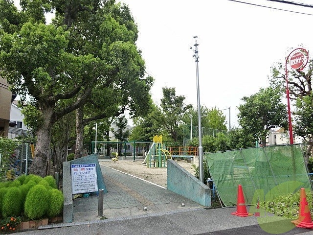 【ハイツ上野台A棟の公園】