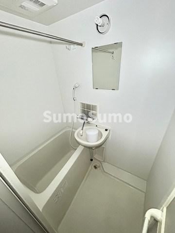 バス・シャワールーム　落ち着いた空間のお風呂です