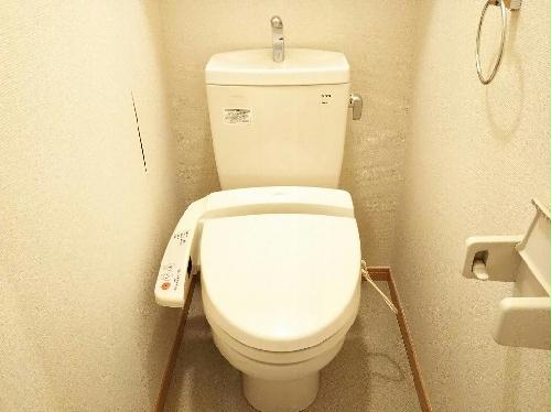 トイレ　温水洗浄便座付き。同タイプの写真です。
