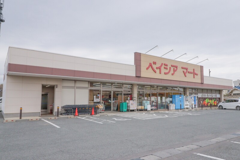 スーパー　ベイシアマート伊勢崎国定店（スーパー）まで807m