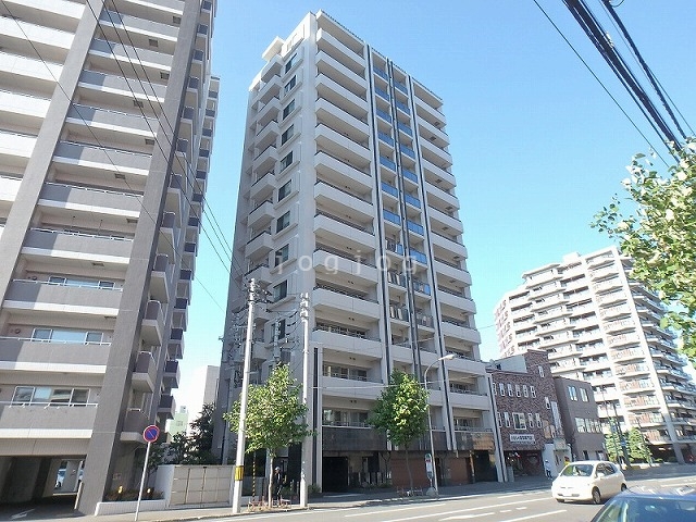 札幌市中央区北五条西のマンションの建物外観