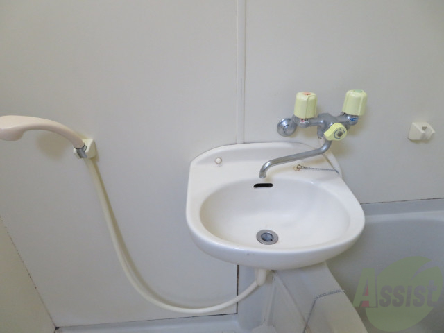 洗面設備　洗面台。朝の身支度はここでばっちり決めましょう。