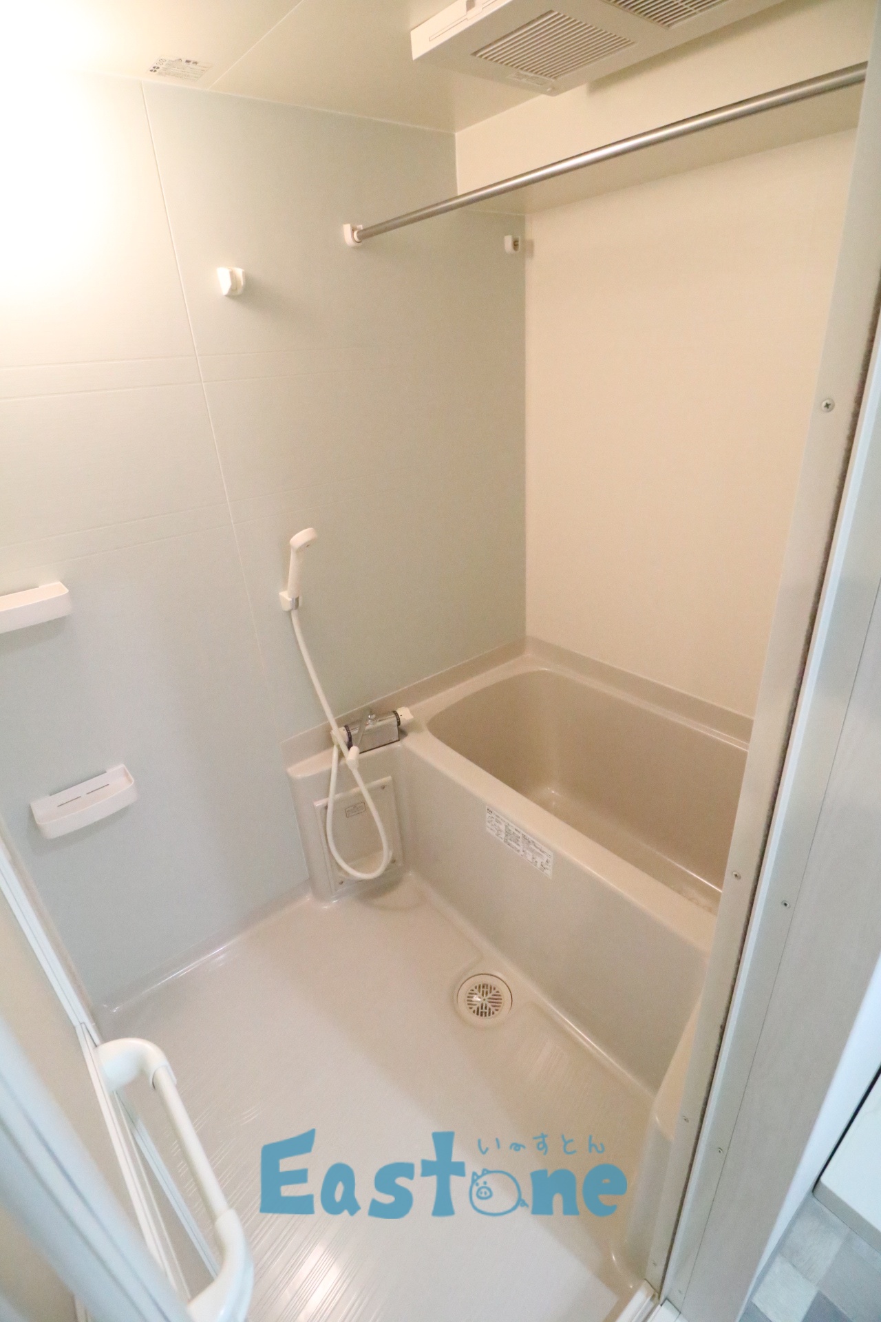 バス・シャワールーム　浴室乾燥機付きで嬉しいバスルーム！