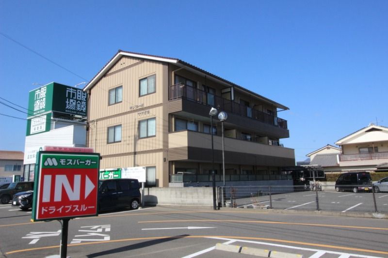 サンコーポ松岡２番館の建物外観