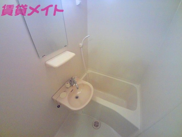 バス・シャワールーム　別部屋反転画像参考