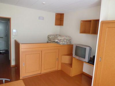 居室・リビング　短期契約の場合、布団が付きます。