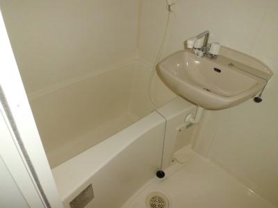 バス・シャワールーム　洗面台付バスルーム